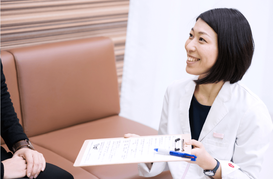 イメージ：調剤薬局で働く姿